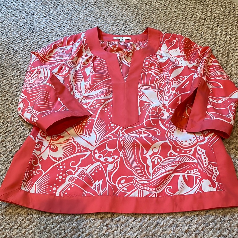 Gorgeous Banana Republic Silk Blouse